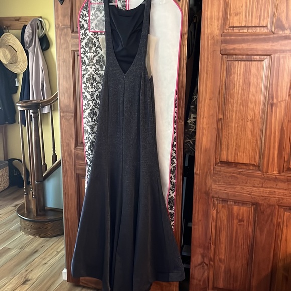 JOVANI Size 8. Formal - Picture 3 of 4